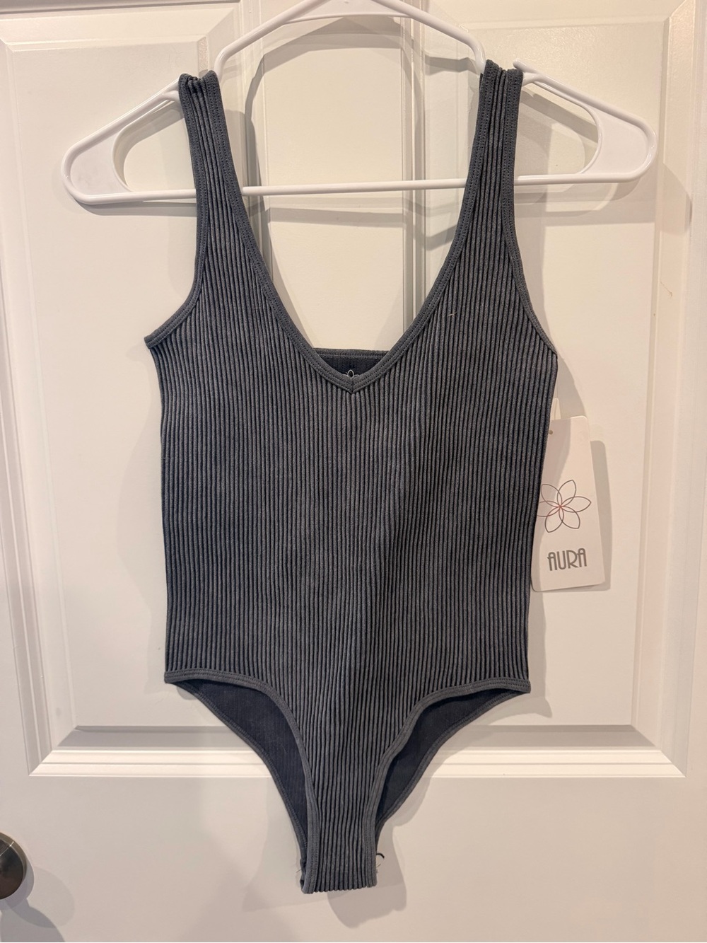 Aura NWT Ribbed Vneck Sleeveless Bodysuit Size XS/Small